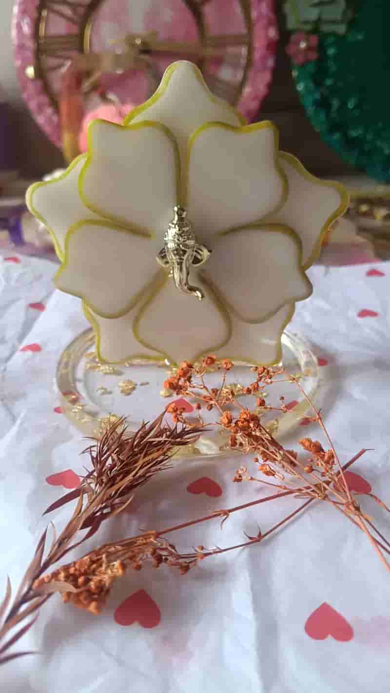 Resin handmade ganesha stand in Ahmedabad