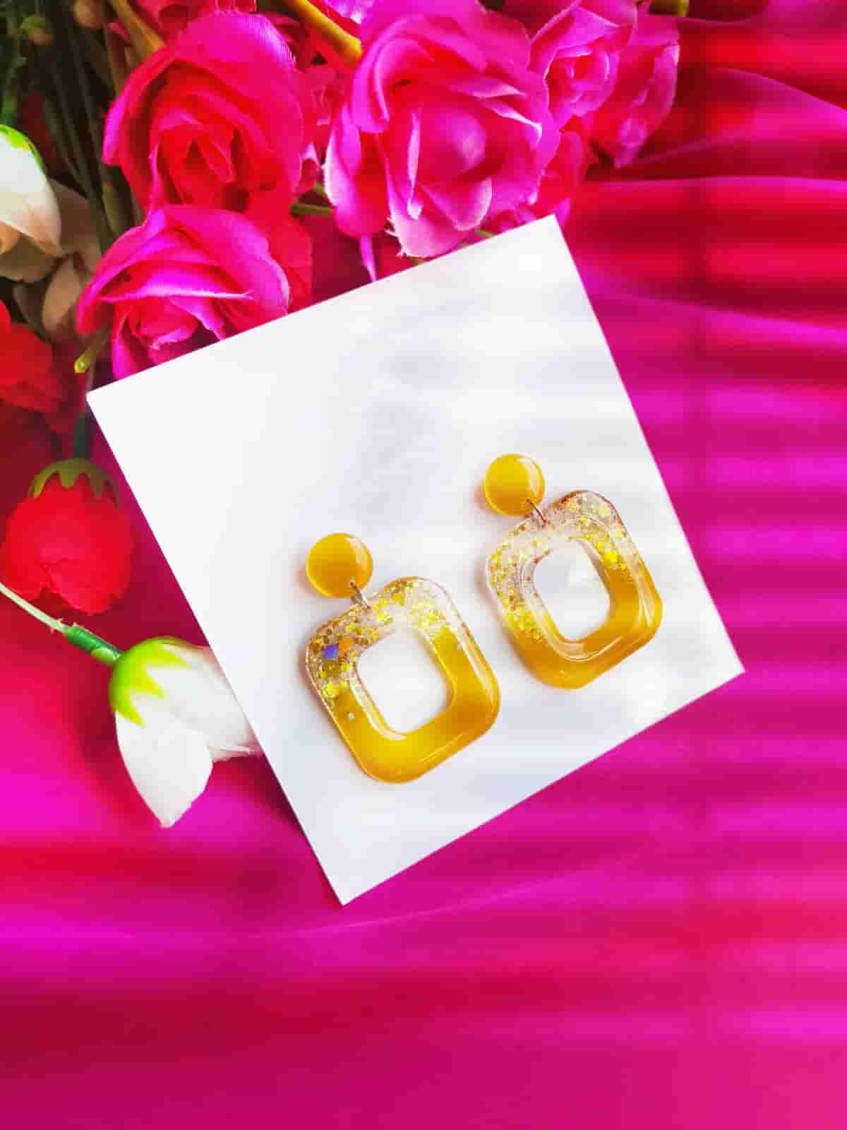 Resin Glittery Earrings in Mumbai