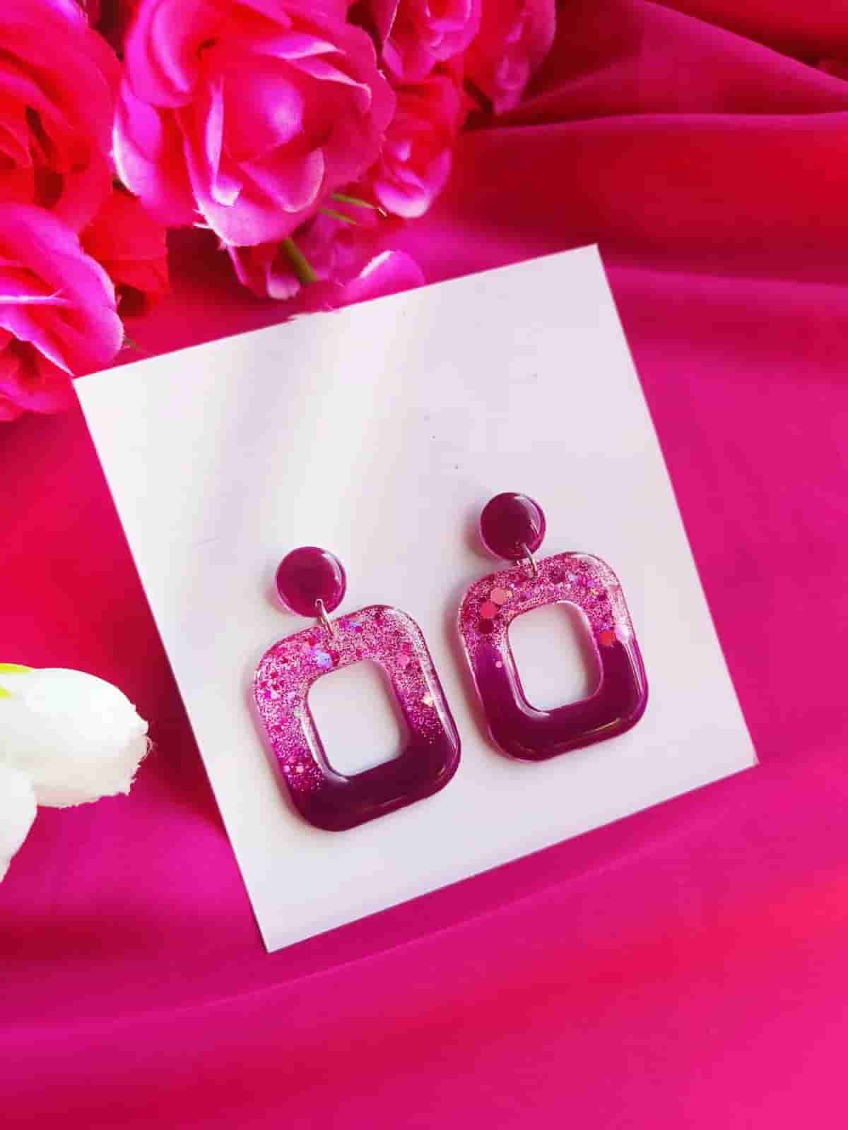 Resin Glittery Earrings in Mumbai