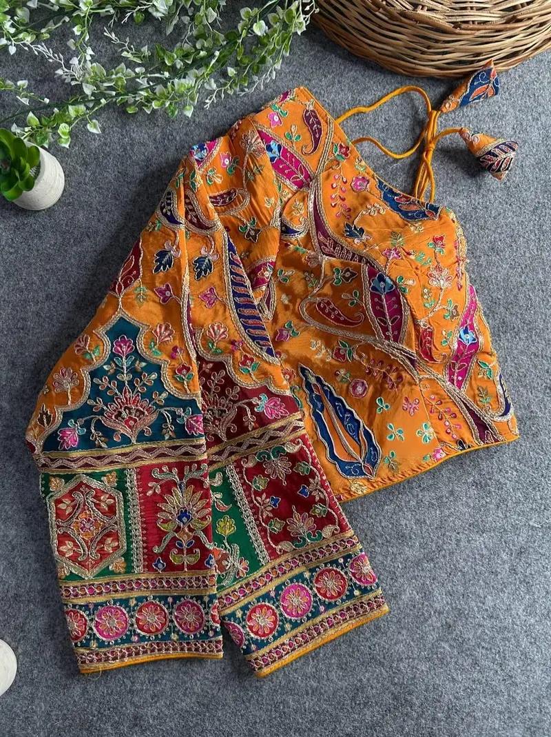 Zari Floral Design Printed Blouse for Sarees, Festive Wear - Image 7 in Hyderabad