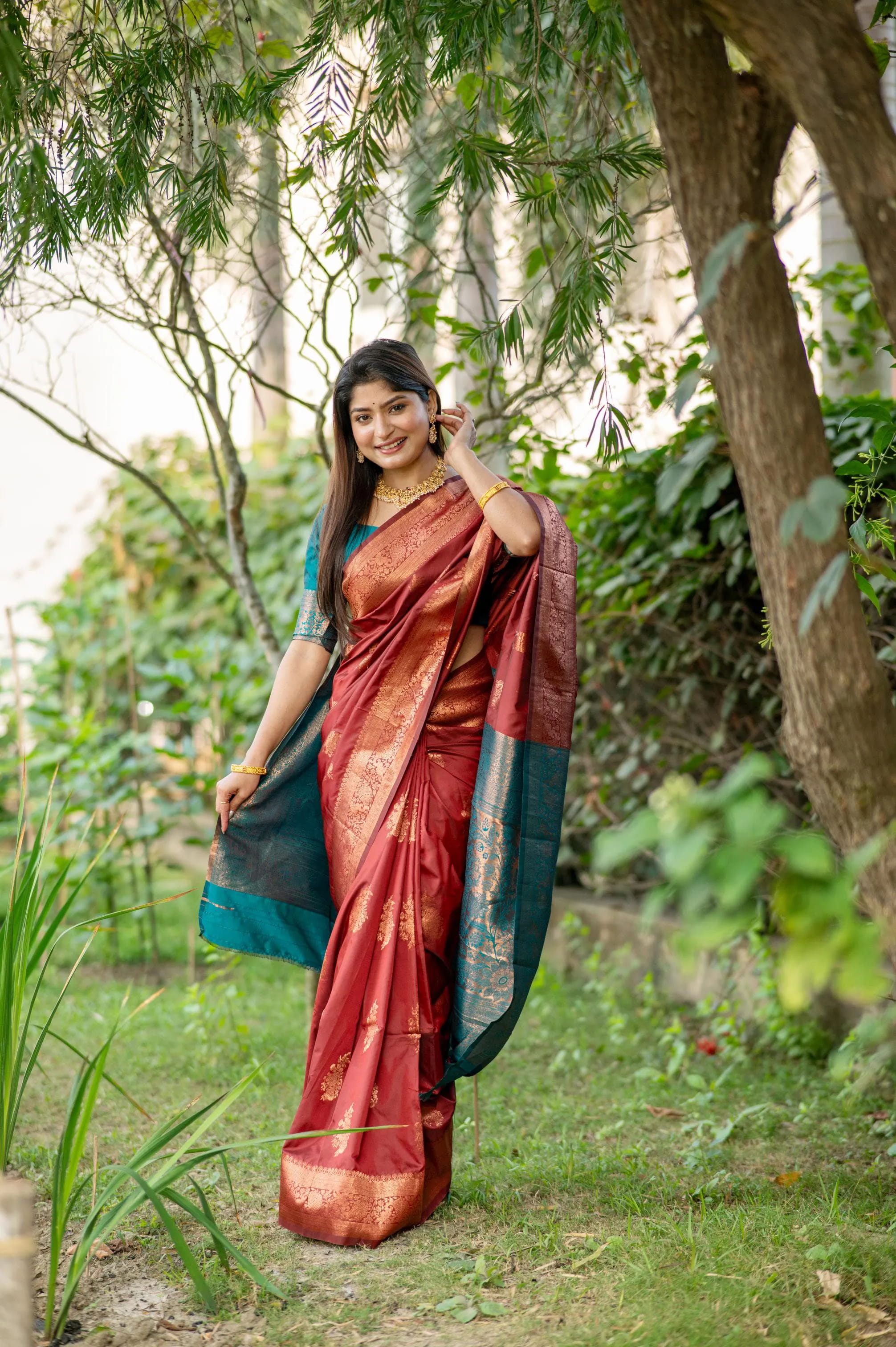 Buy Premium Banarasi Saree in Surat - Reseller Bazzar