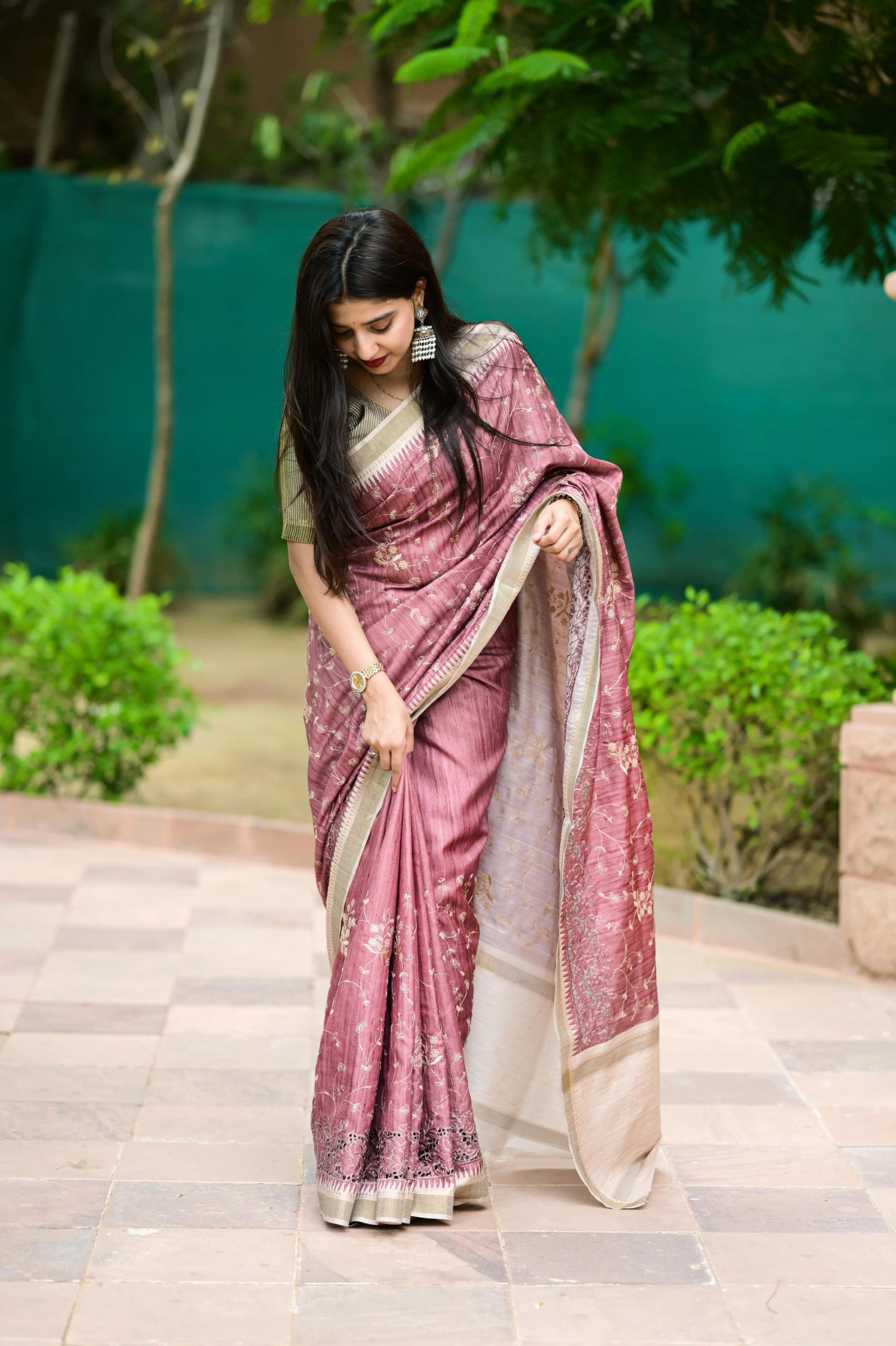 Soft Tusser Cotton Saree with Thread Embroidery Work in Surat