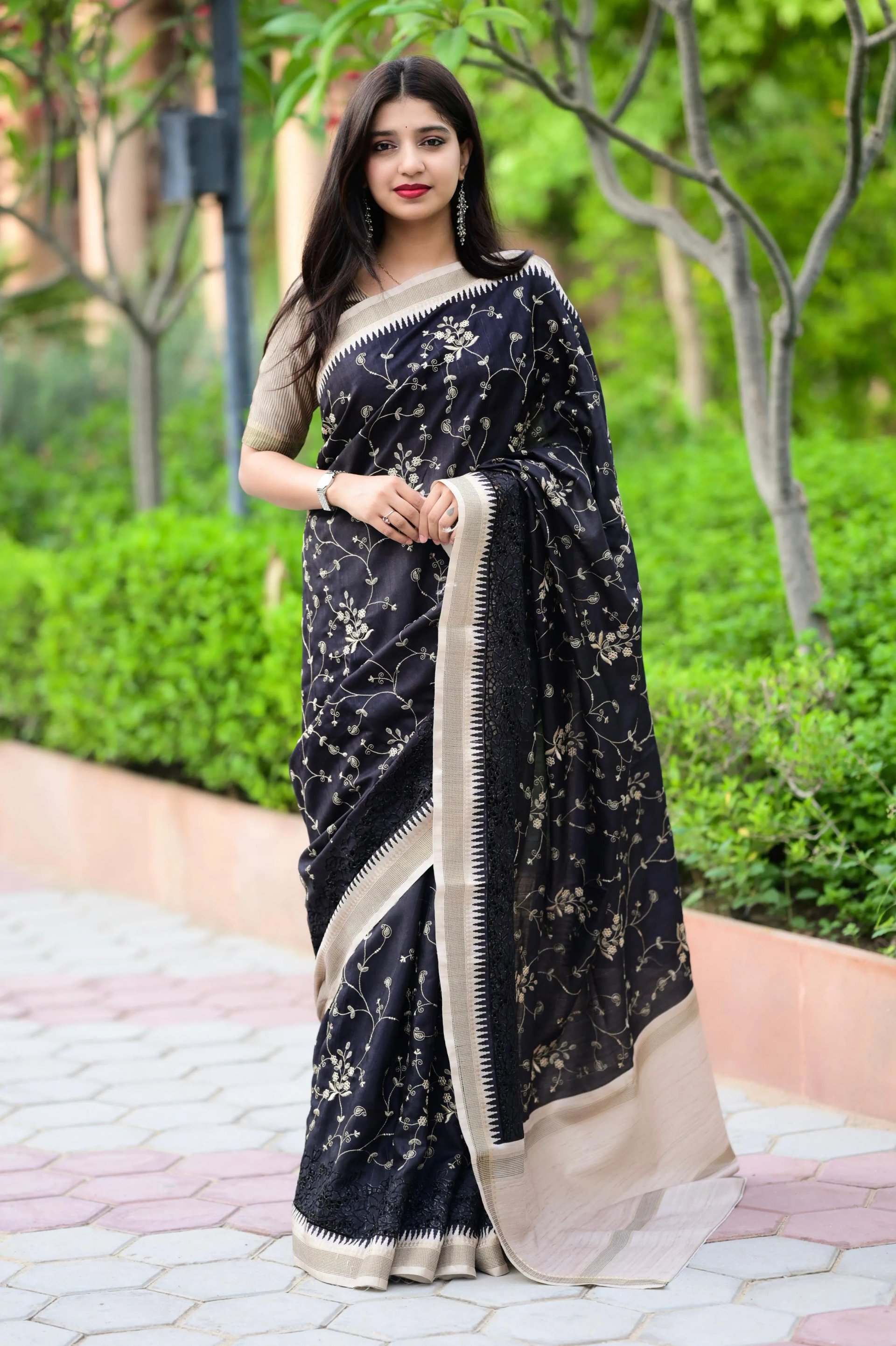 Soft Tusser Cotton Saree with Thread Embroidery Work in Surat