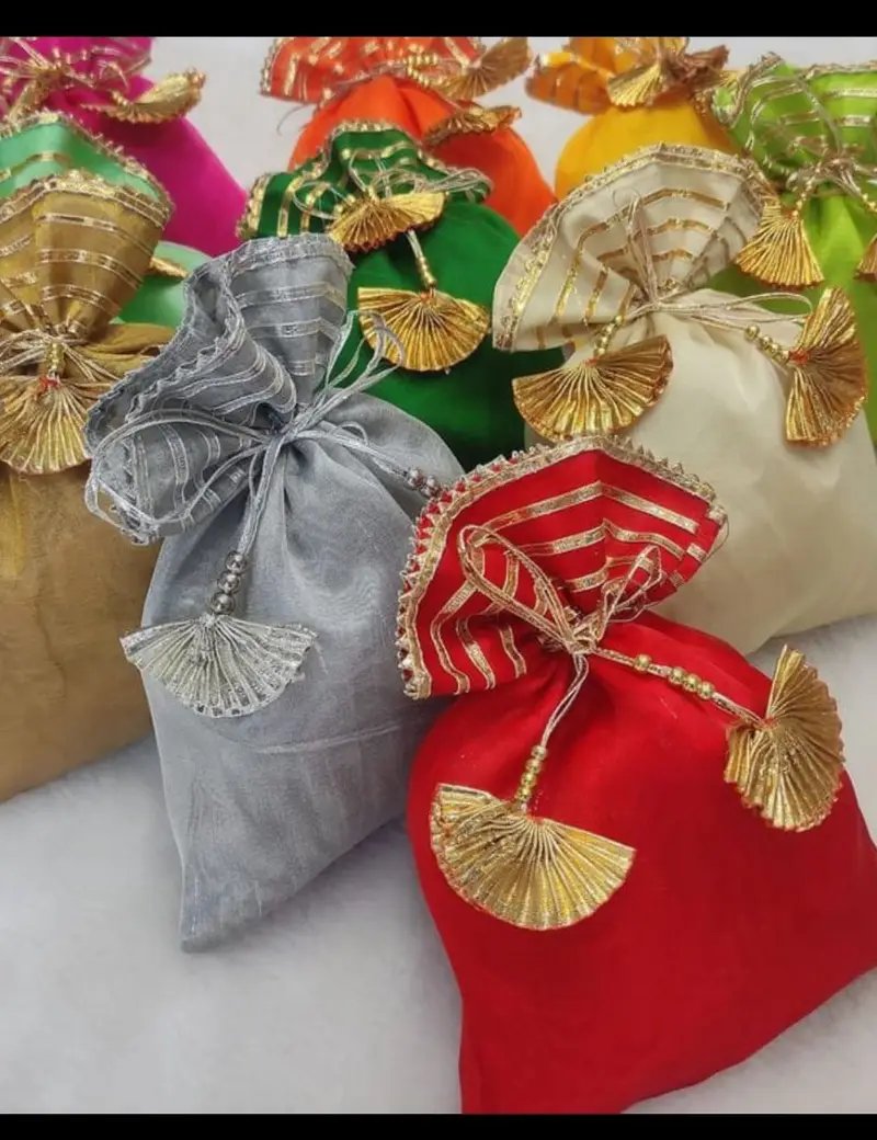 Gift Items and Gift Collection in Junagadh