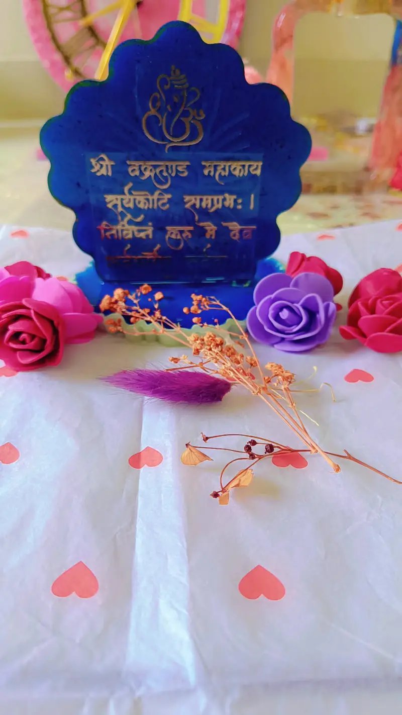 Resin mantra stand in Ahmedabad