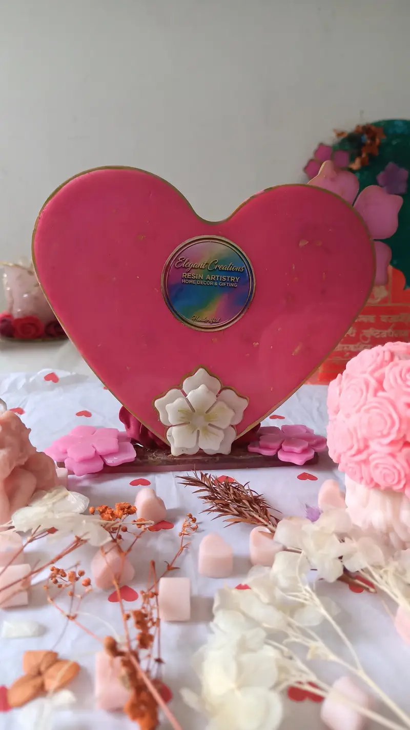 Resin Handmade Customised Photo Frame Valentine Gift Decor in Ahmedabad