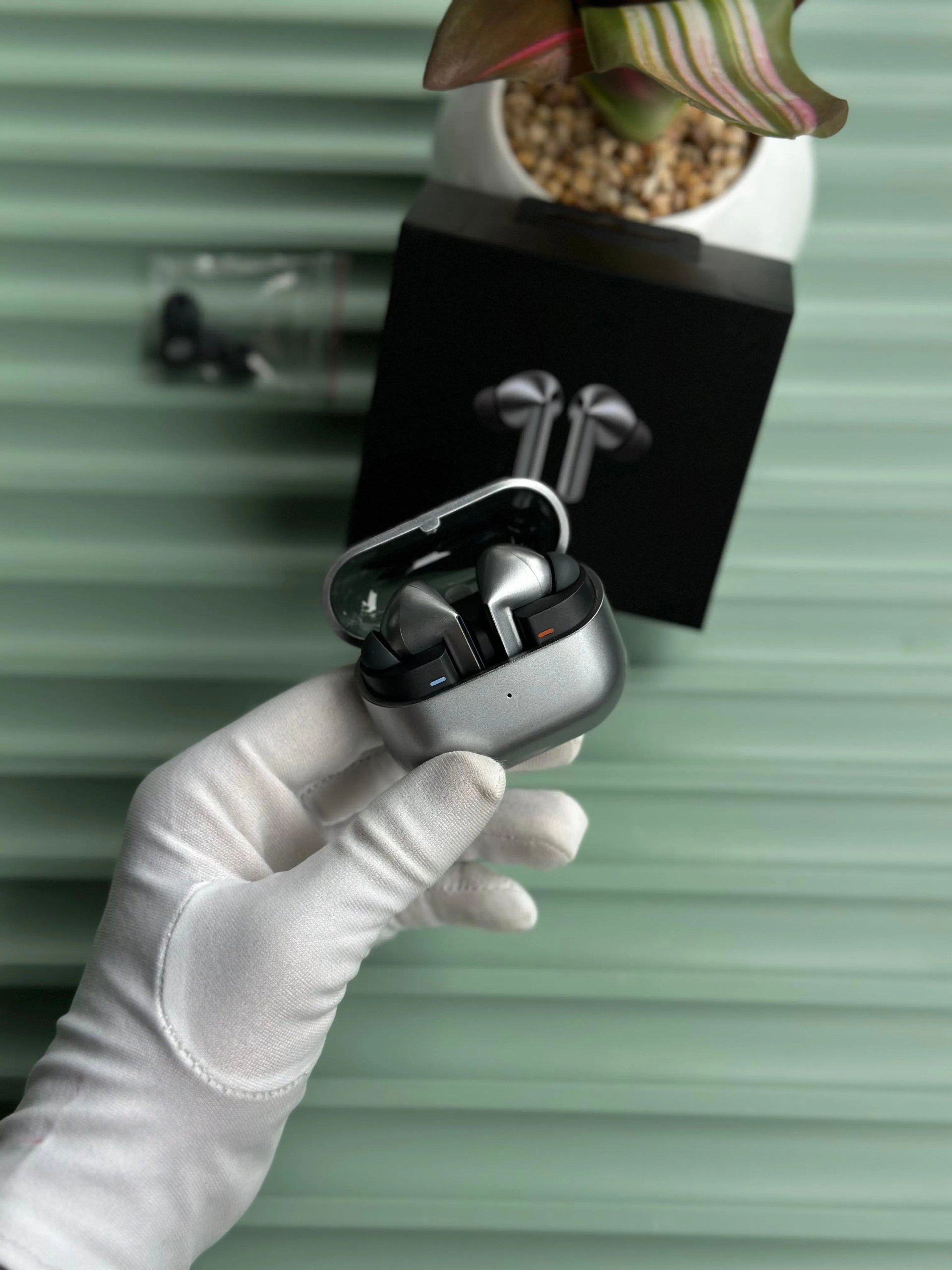 Samsung Galaxy Buds3 Pro Wireless Earbuds with Noise Cancellation in Junagadh