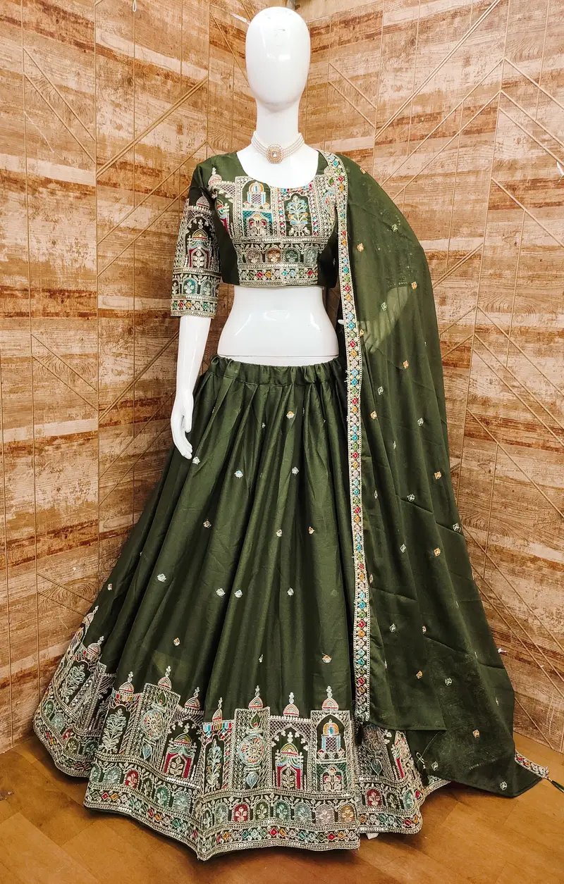 Reasonable Designer Lahenga Choli in Jamnagar